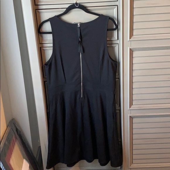 Super comfy sleeveless black dress by gap in sz 12 - Picture 2 of 2